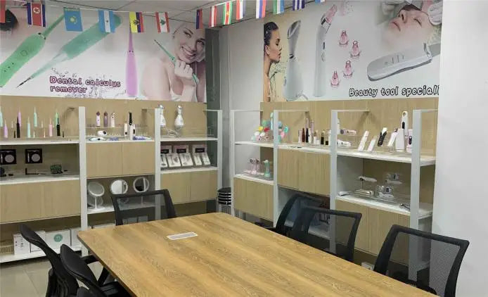 USB Rechargeable Dual-Blade Mini Electric Shaver for Men — Pocket Size Travel Razor